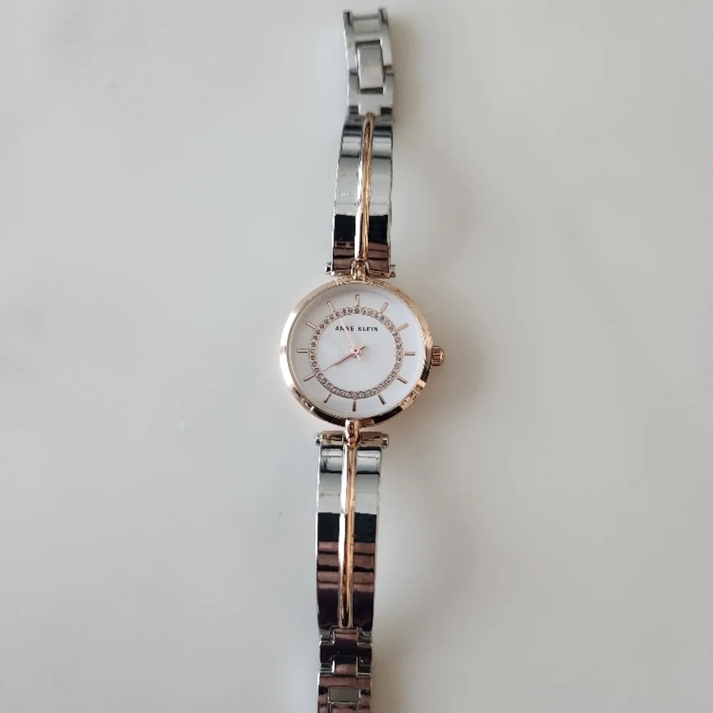 Anne Klein elegant anne